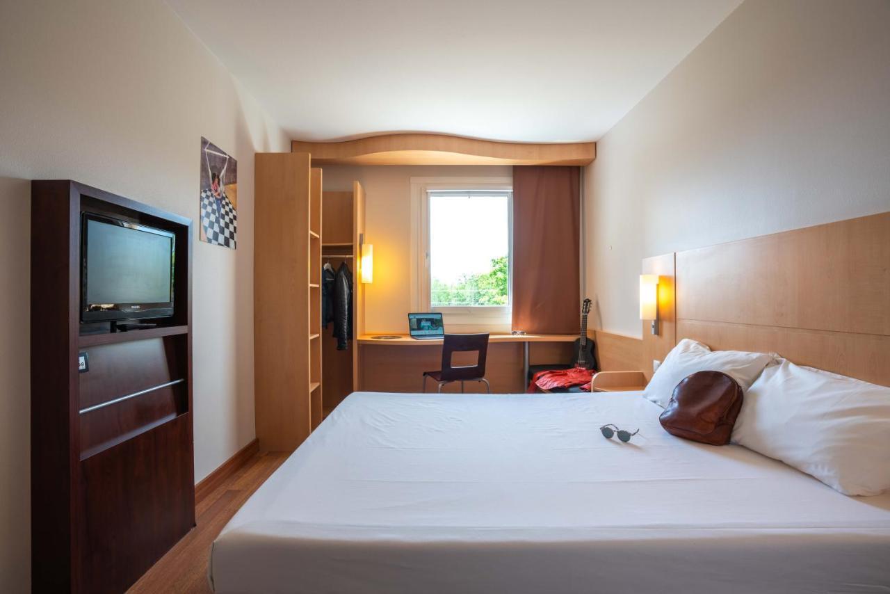 Ibis Hotel Plzen Bagian luar foto