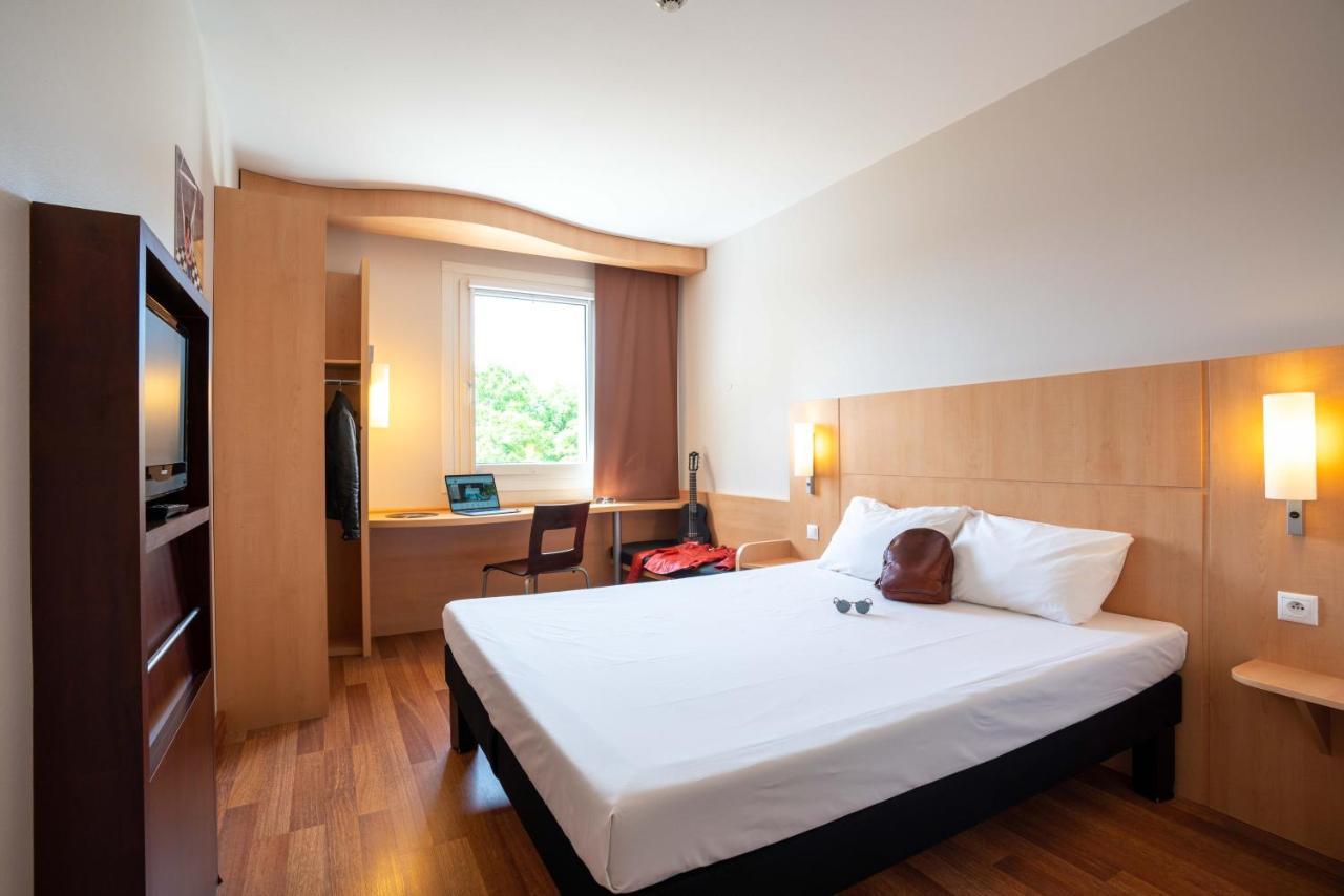 Ibis Hotel Plzen Bagian luar foto