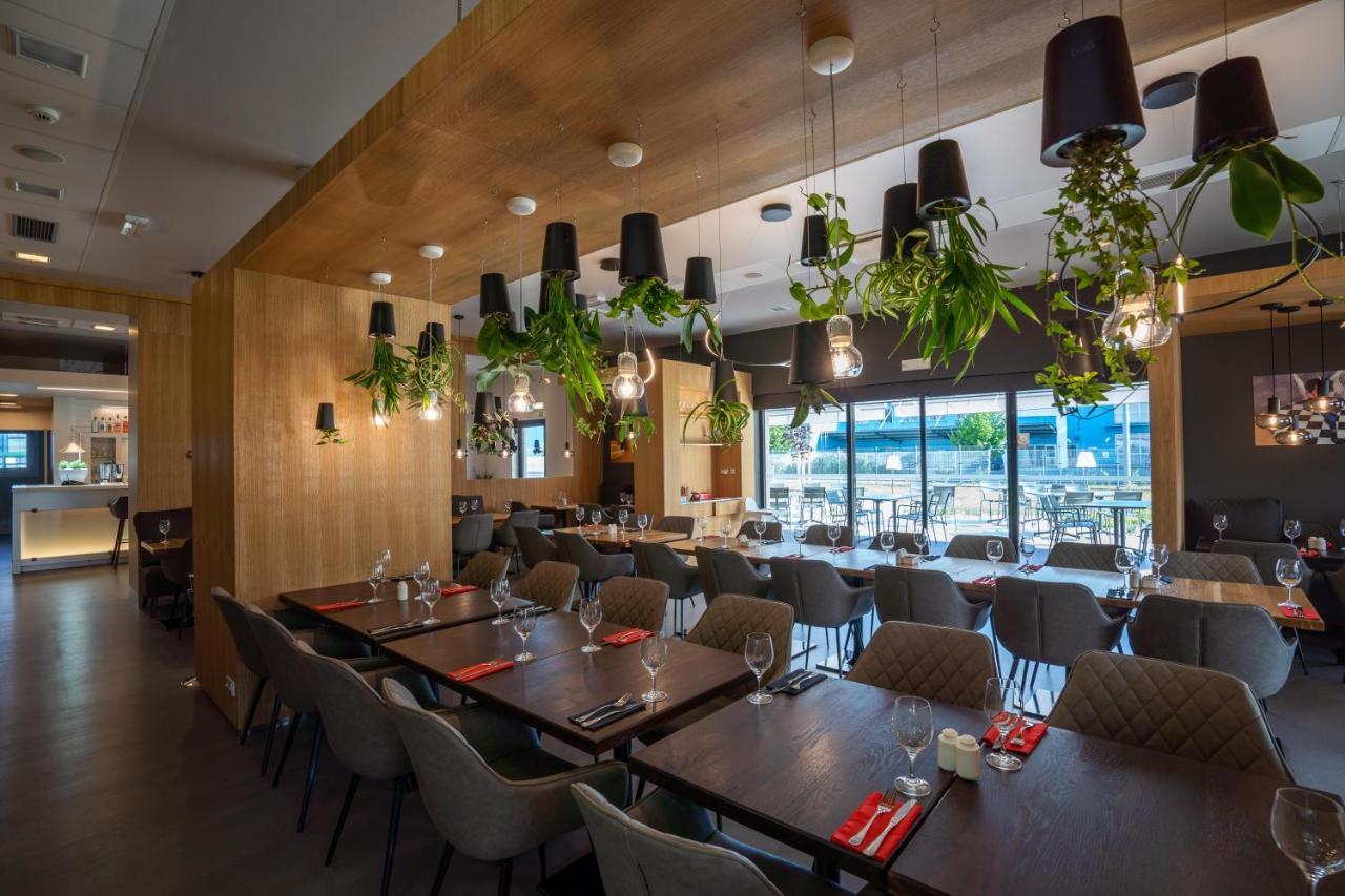 Ibis Hotel Plzen Bagian luar foto