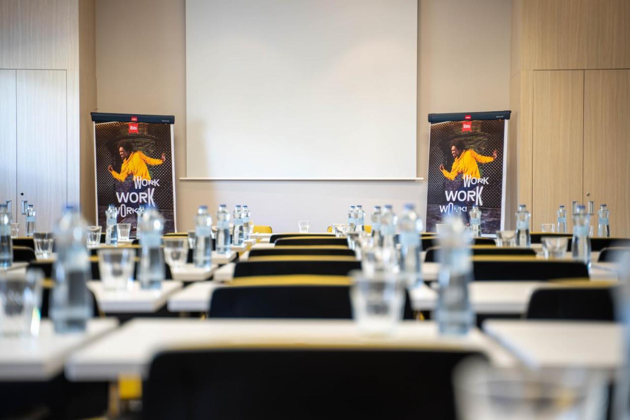 Ibis Hotel Plzen Bagian luar foto