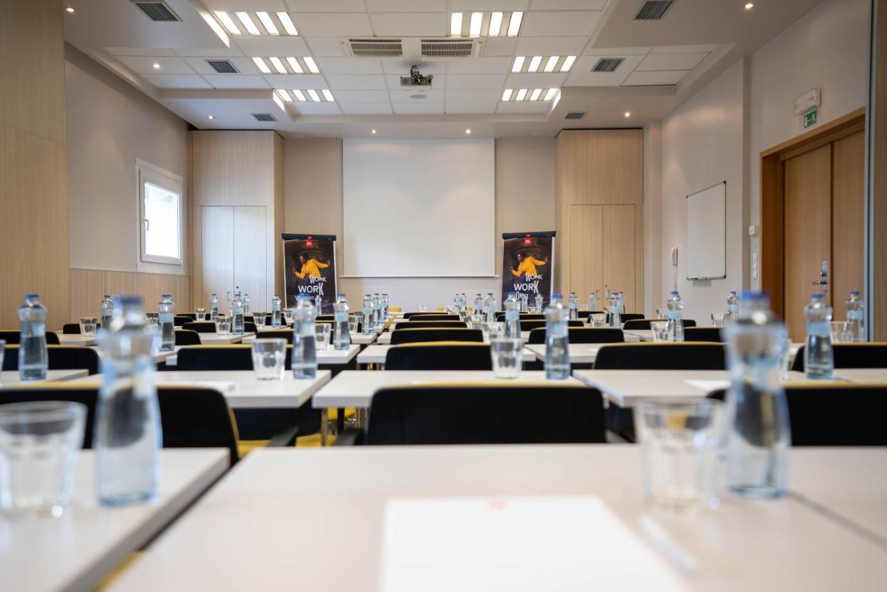 Ibis Hotel Plzen Bagian luar foto