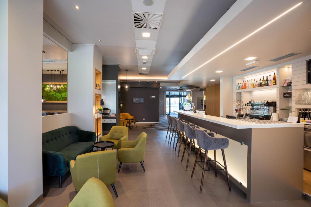 Ibis Hotel Plzen Bagian luar foto