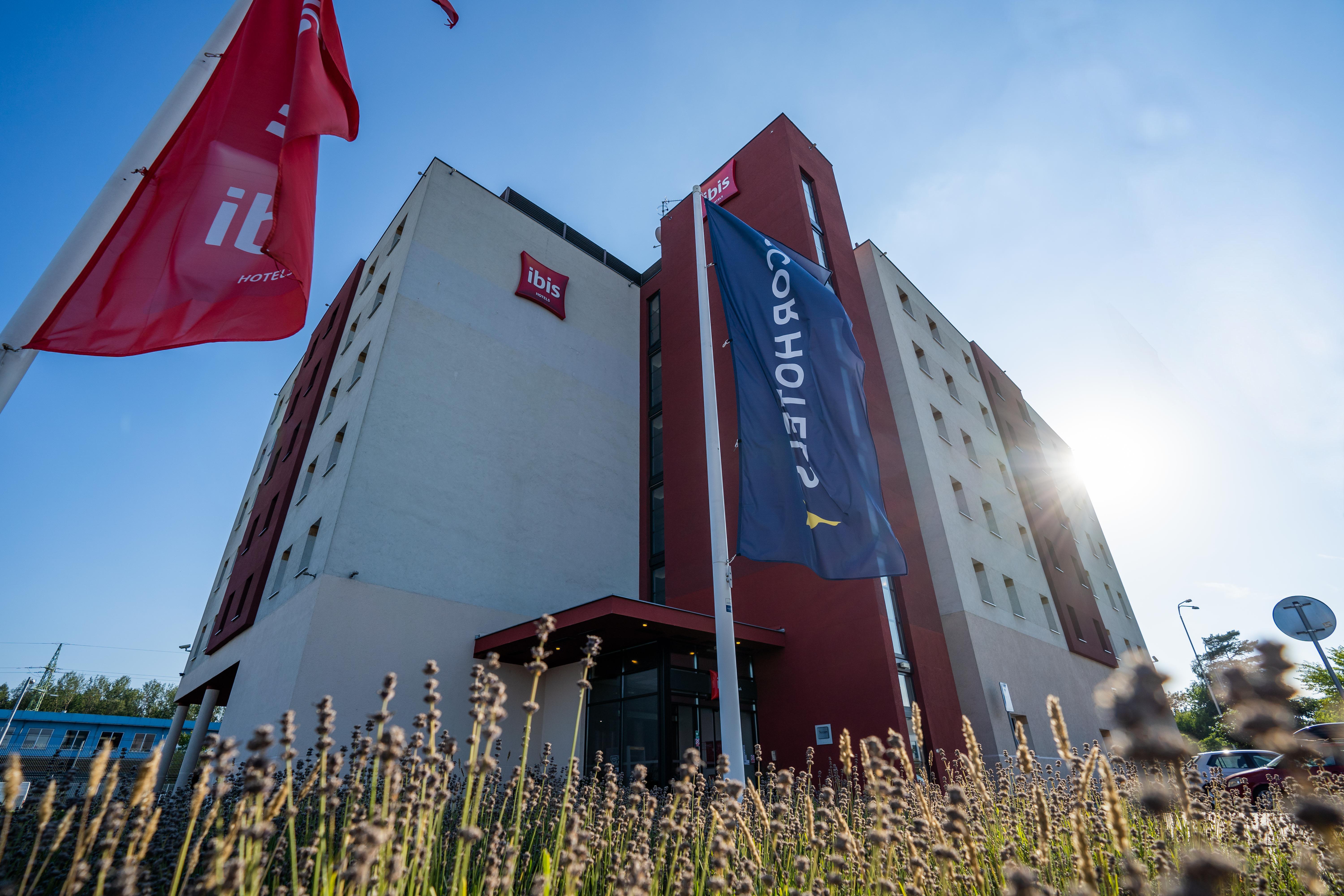 Ibis Hotel Plzen Bagian luar foto