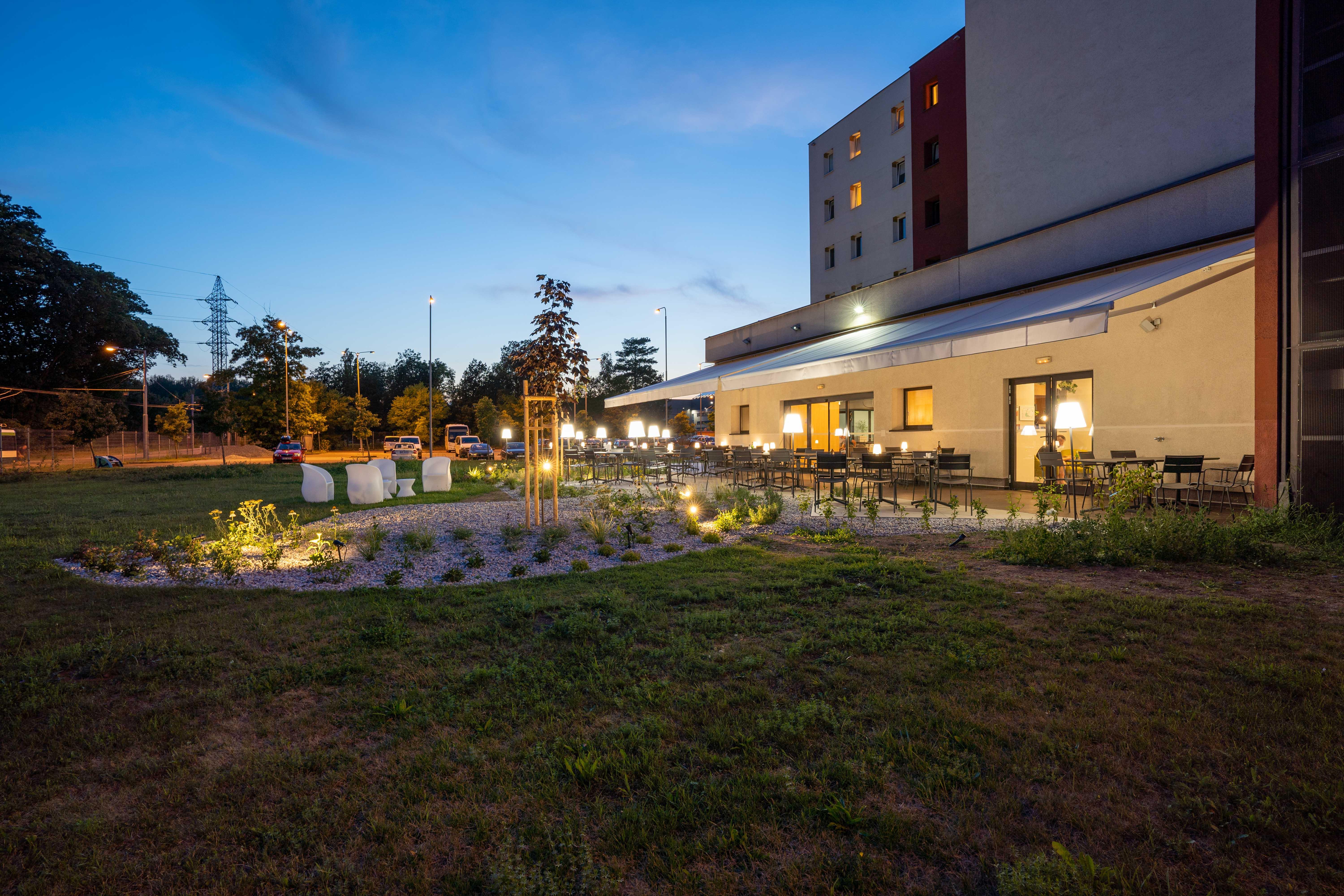 Ibis Hotel Plzen Bagian luar foto