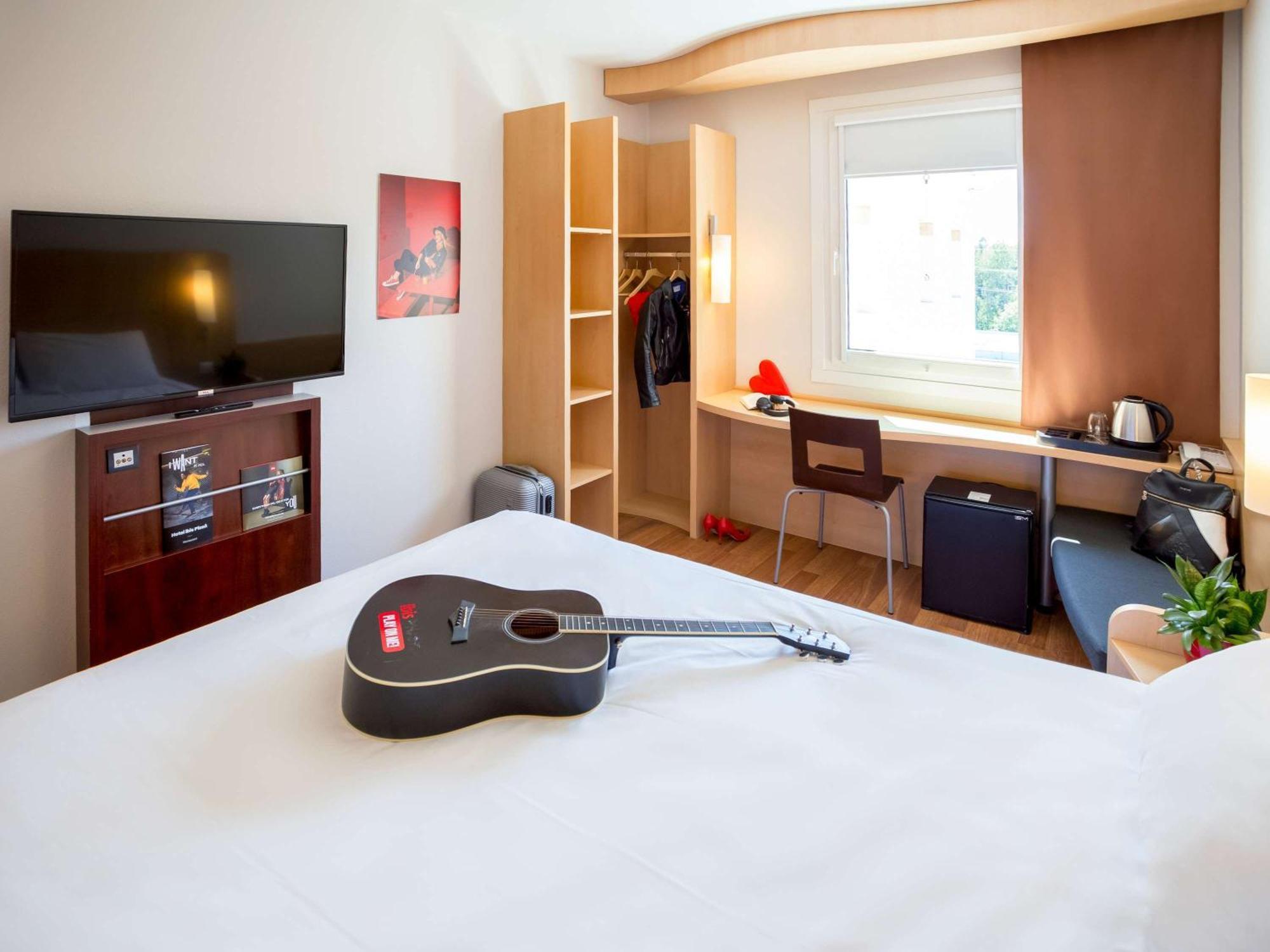 Ibis Hotel Plzen Bagian luar foto