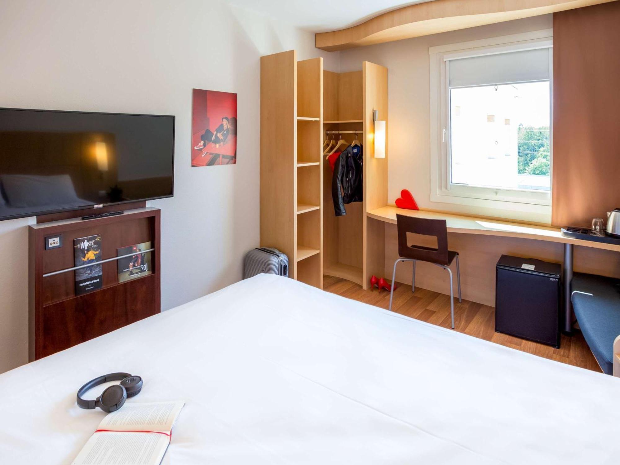 Ibis Hotel Plzen Bagian luar foto