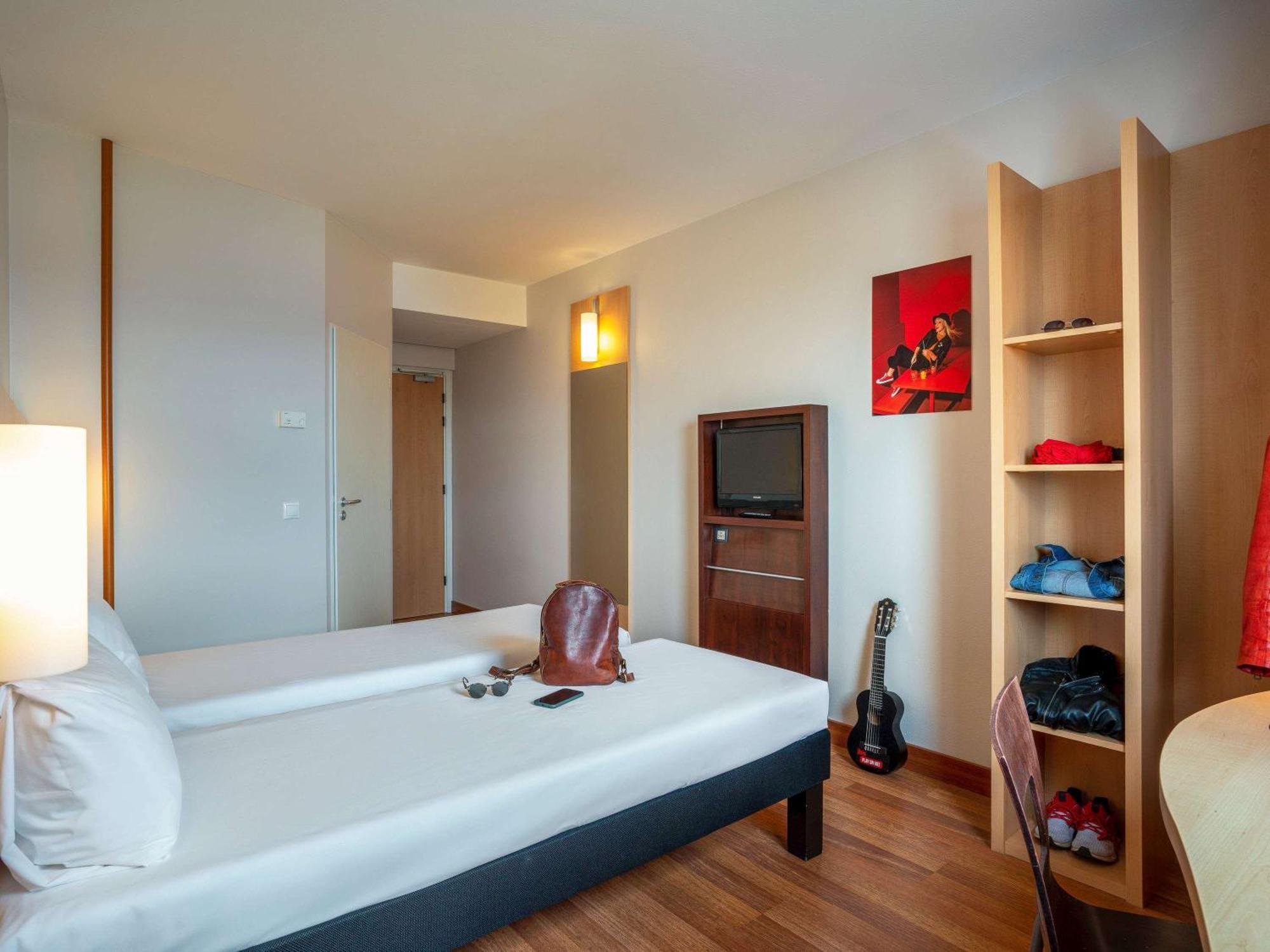 Ibis Hotel Plzen Bagian luar foto