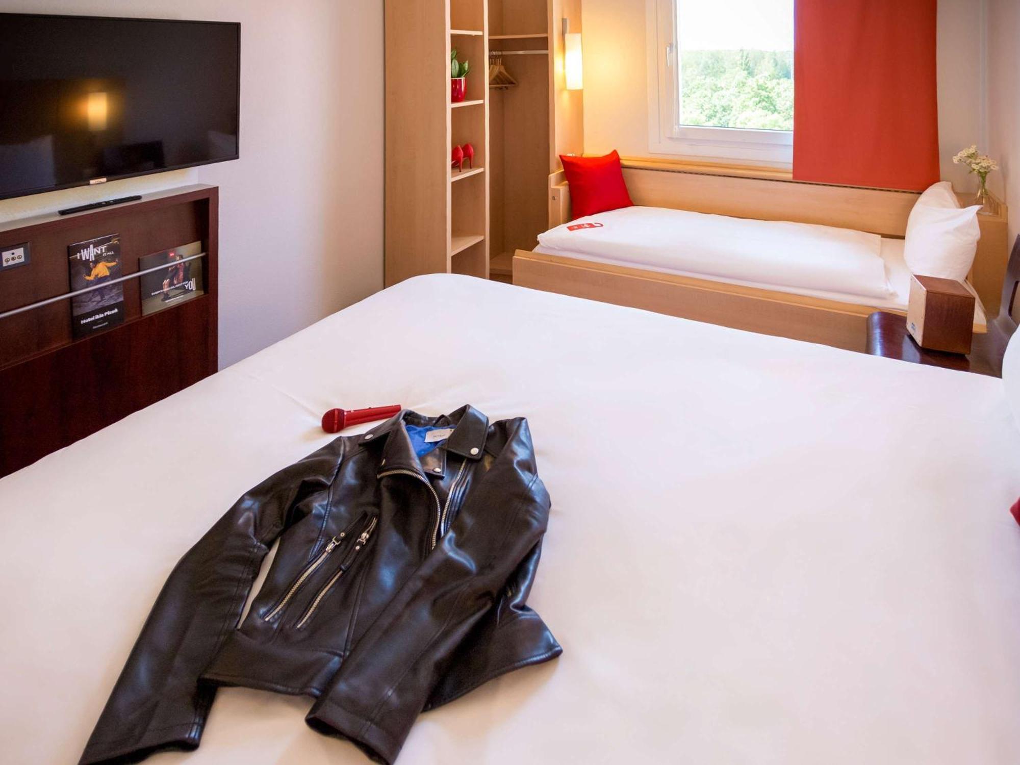 Ibis Hotel Plzen Bagian luar foto
