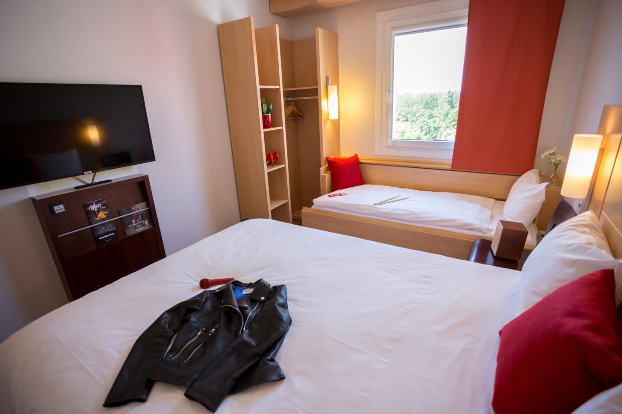 Ibis Hotel Plzen Bagian luar foto