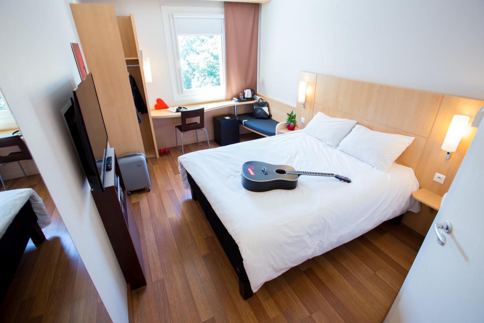 Ibis Hotel Plzen Bagian luar foto