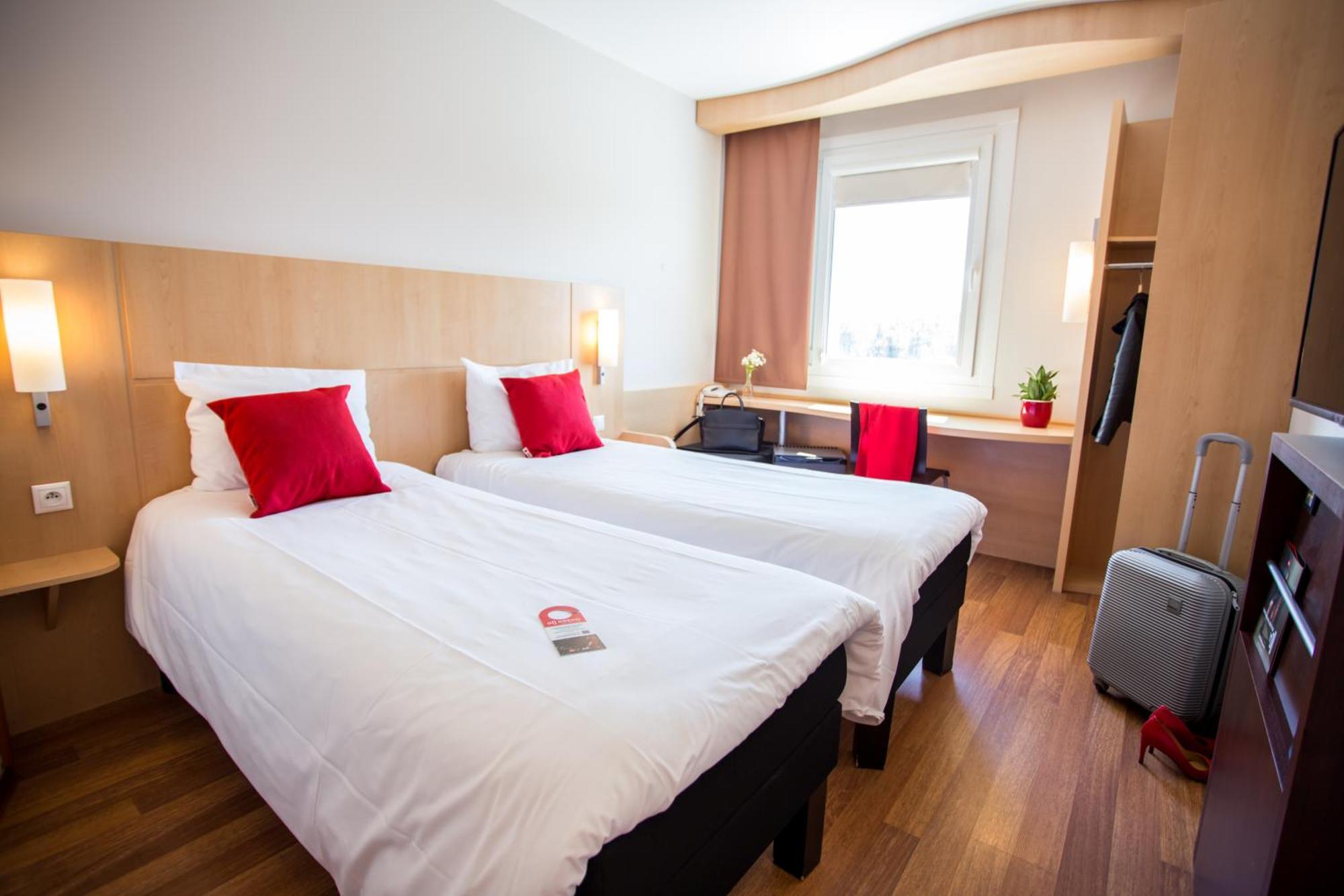 Ibis Hotel Plzen Bagian luar foto