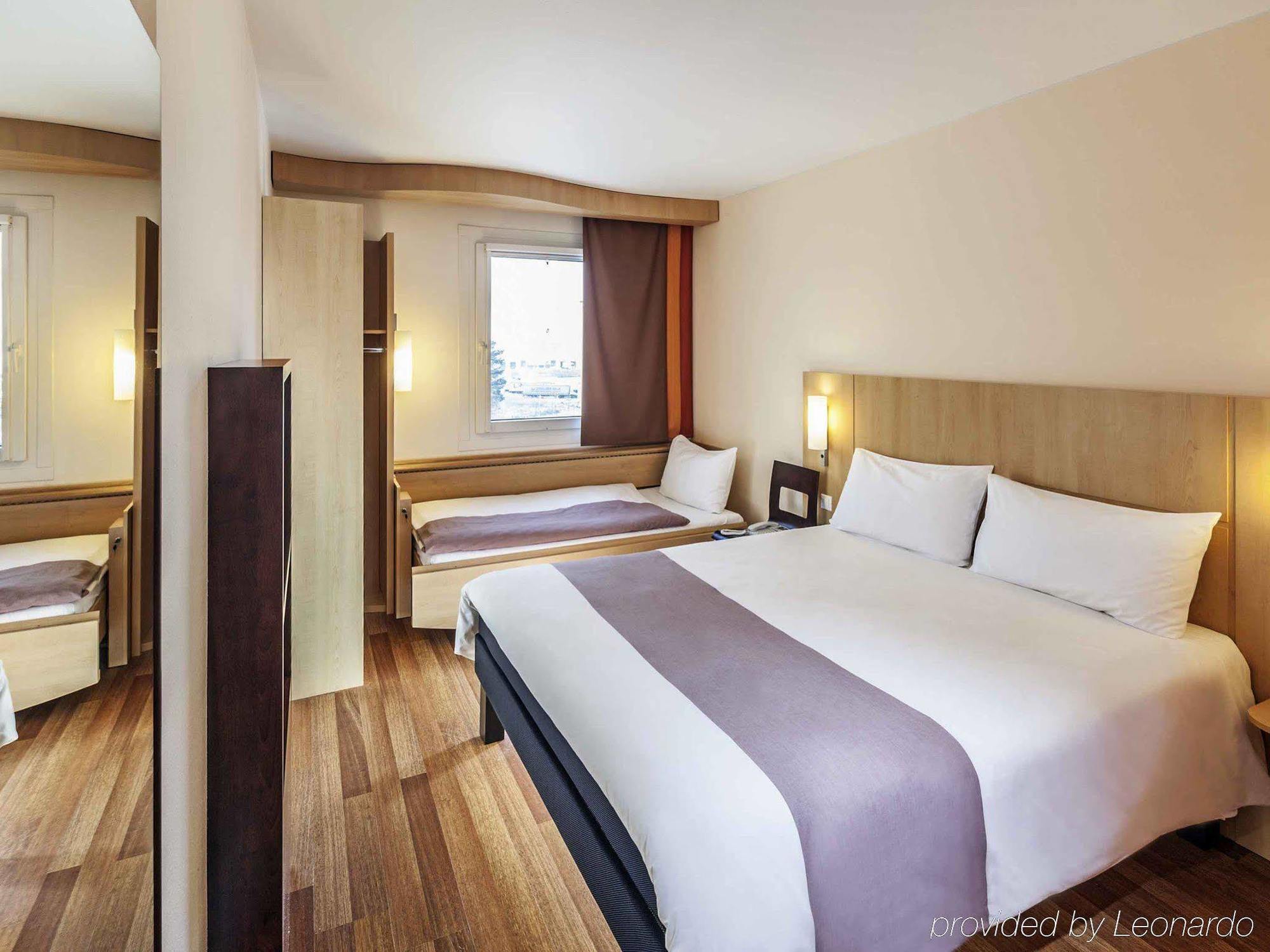 Ibis Hotel Plzen Bagian luar foto